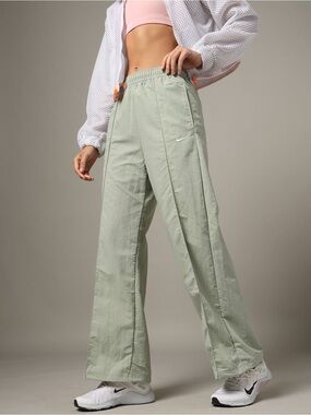 Nike Women's Sportswear Everything Wovens Mid-Rise Open-Hem Pants Jade Green